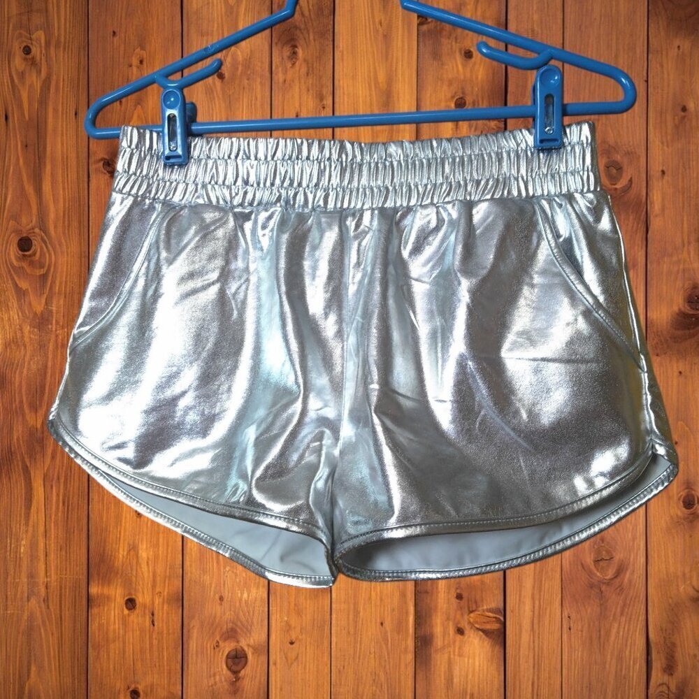 Pumpkino Size Medium Yoga Hot Silver Shiny Pockets Stretch Pull On Short New